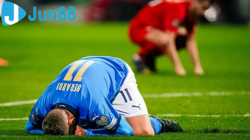 Thất vọng tột cùng của tuyển Ý khi không được dự WC 2022. (Ảnh: Newsdady)