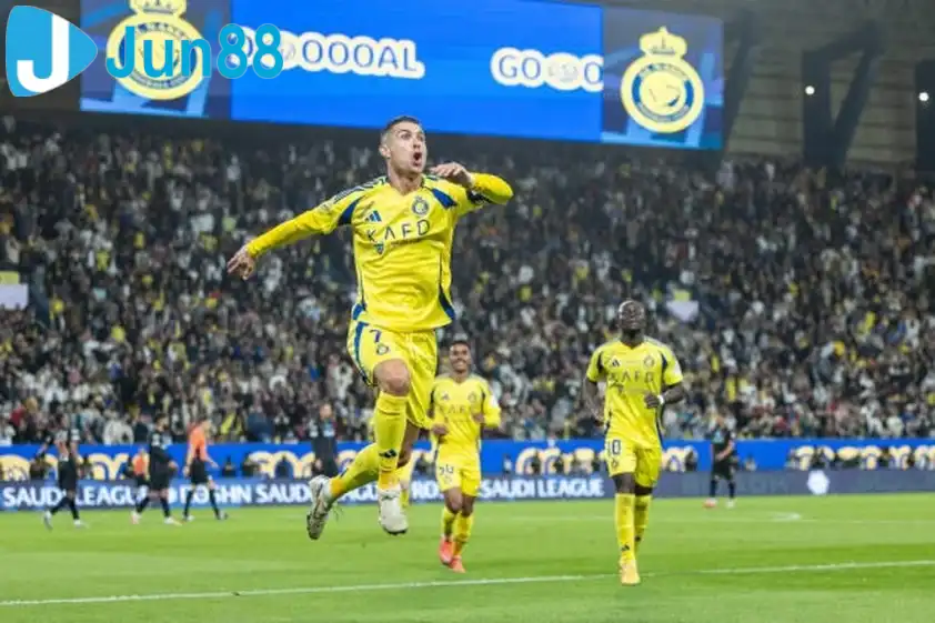Hiện Ronaldo vẫn còn hợp đồng với Al Nassr và anh sẽ tiếp tục ghi bàn (Ảnh: GOAL)